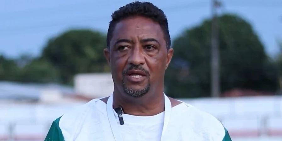 Vaguinho Santos, técnico do Pinheiro.