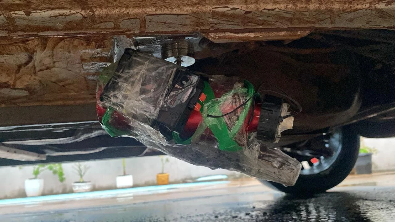O artefato explosivo foi encontrado embaixo do carro da advogada. Foto: Reprodução