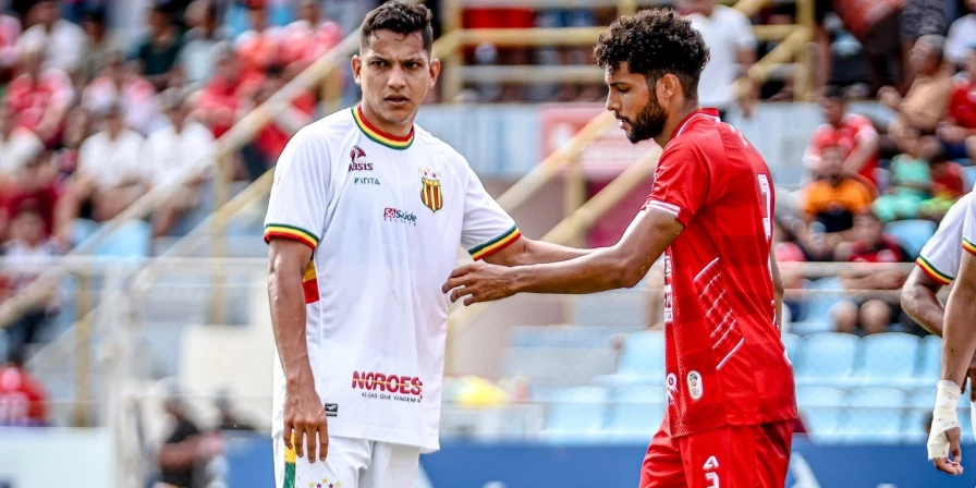 Lance da partida entre Imperatriz e Sampaio Corrêa, pelo Campeonato Maranhense.