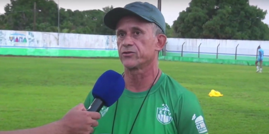 Bernardo Gomes, técnico do Viana. (Reprodução)