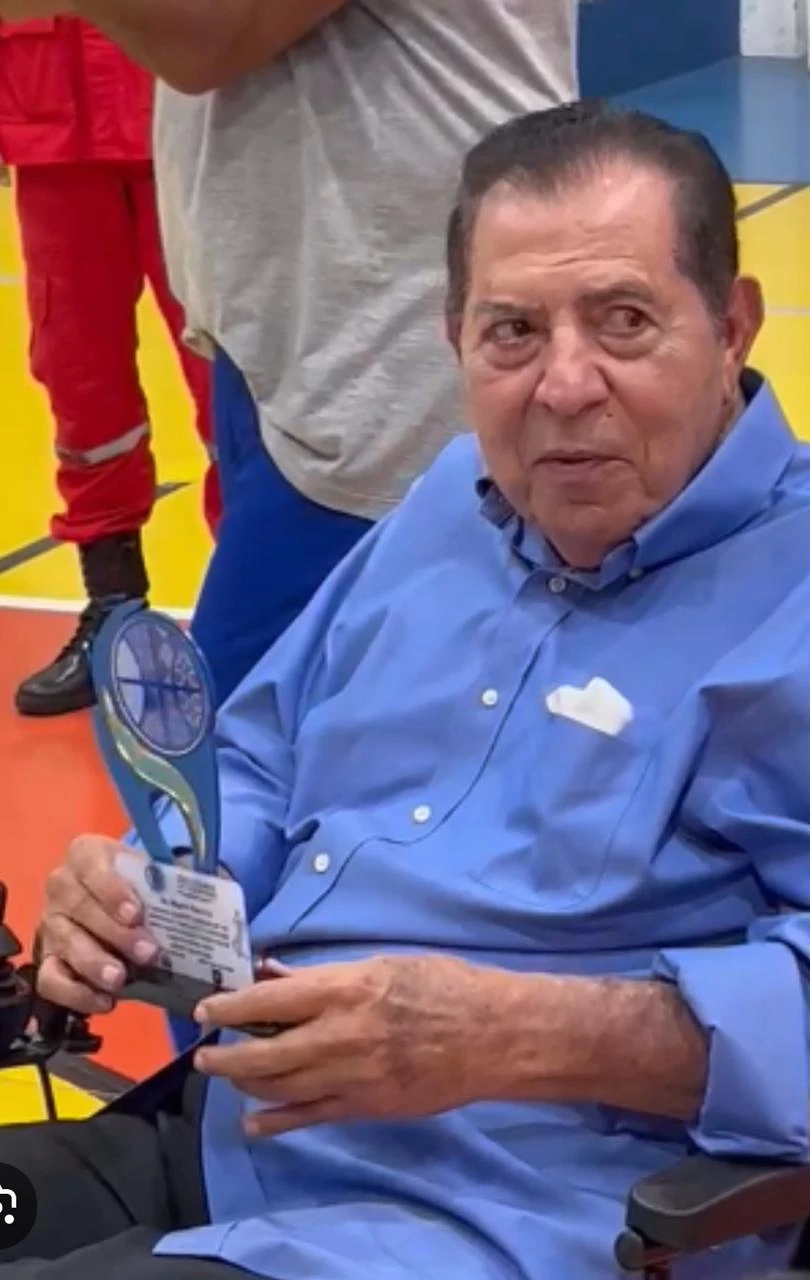 Hoje é dia de Lua Cheia e de festejar um grande amigo e figura das mais queridas desta cidade: o empresário (leia-se Uniceuma) e político Mauro Fecury está comemorando 84 anos