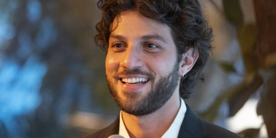 Mavi (Chay Suede)