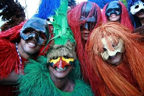 A história apresenta um enredo cheio de nuanças no intuito de mostrar, principalmente às futuras gerações, o quanto o Carnaval do Maranhão é original e legítimo.