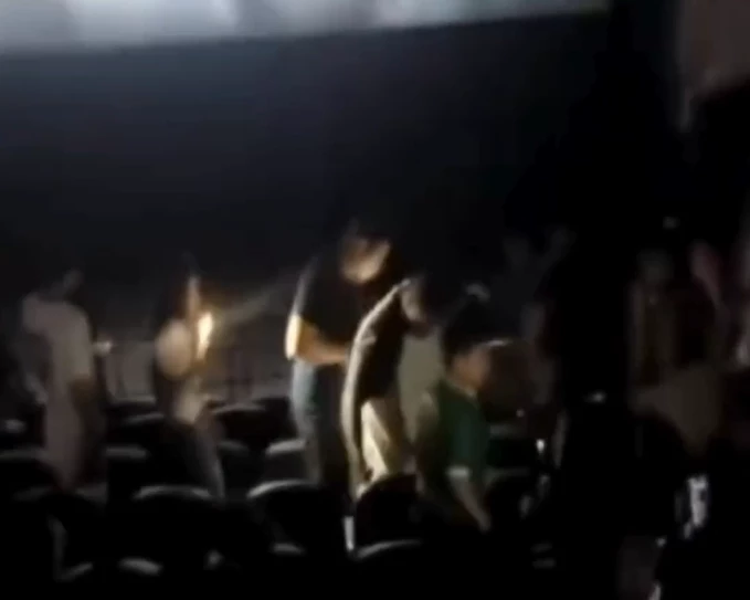 Parte do teto desabou em cinema de Imperatriz. (Foto: Reprodução / Redes Sociais)
