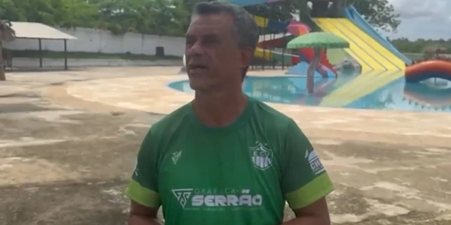 Bernardo Gomes, técnico do Viana.