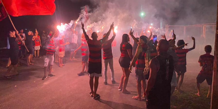 Torcida do Flamengo fez a festa com a chegada da equipe a São Luís.