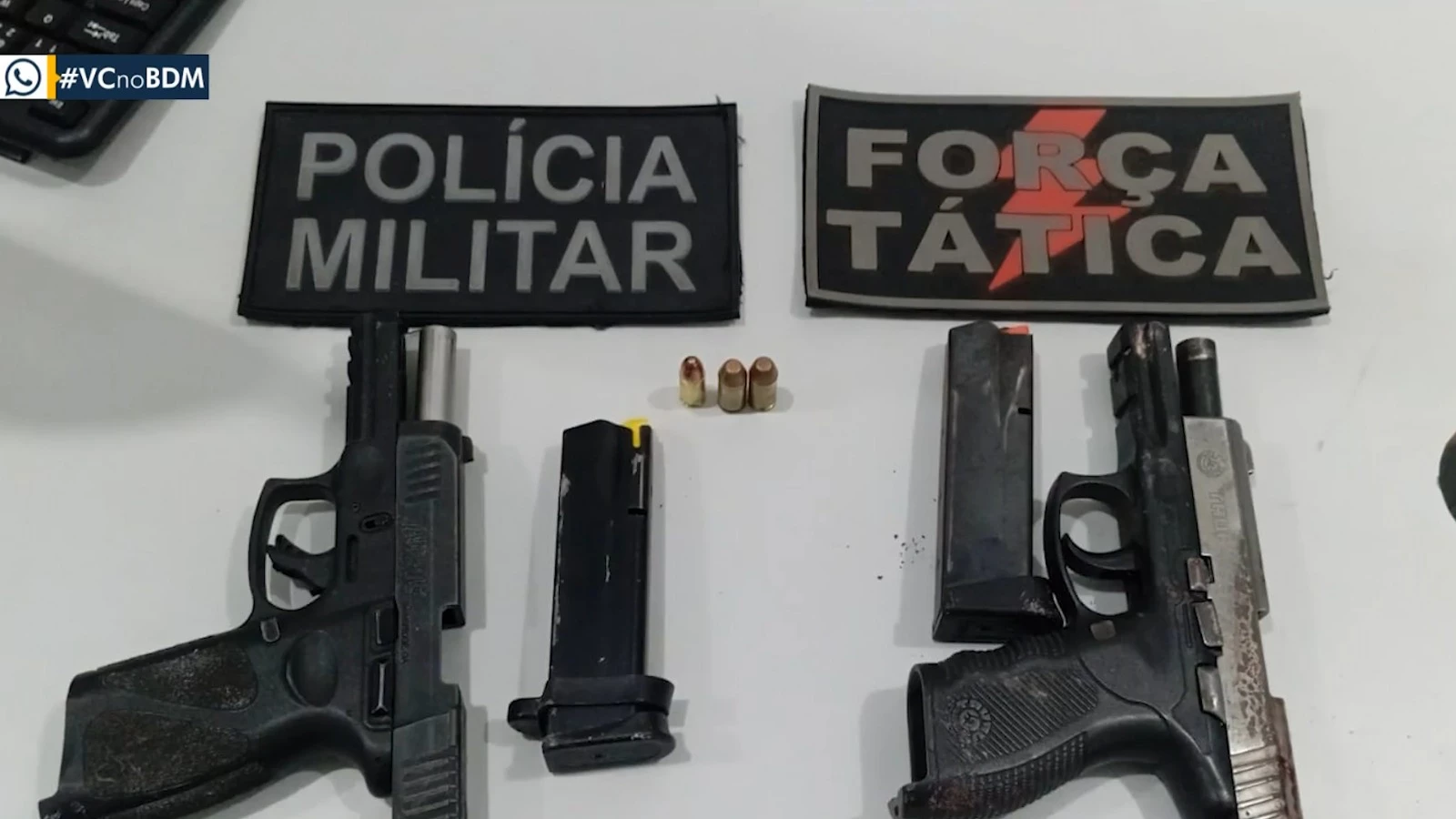 Armas apreendidas com criminosos em Viana. (Foto: Divulgação)