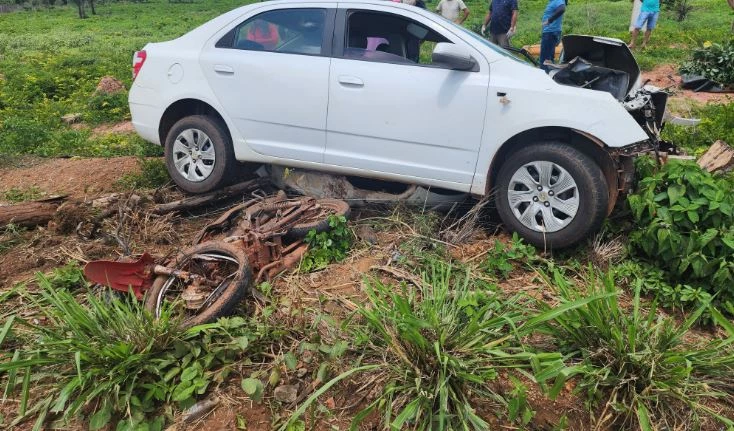 Colisão entre moto e carro aconteceu no km 231 da BR-226. (Foto: Divulgação/PRF-MA)