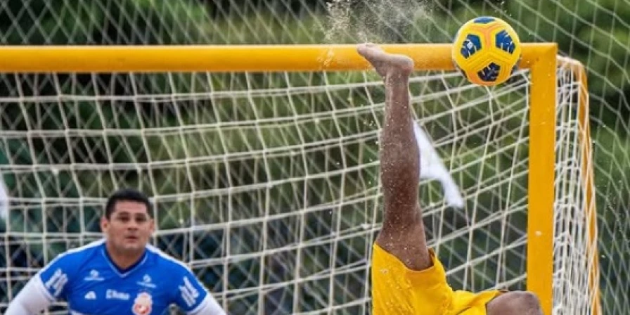 Estadual de beach soccer tem oito times na disputa