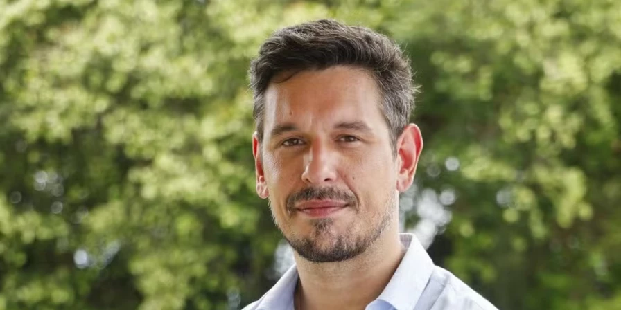 João Vicente como Renato em Vale Tudo