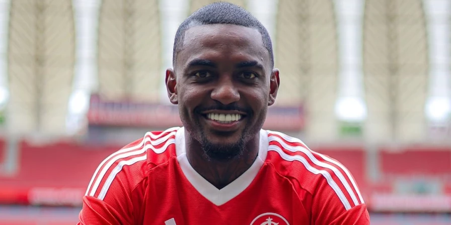 Ramon, lateral-esquerdo do Internacional.