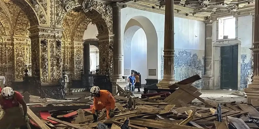 Teto da Igreja de São Francisco de Assis, em Salvador, desabou nesta quarta-feira (5).