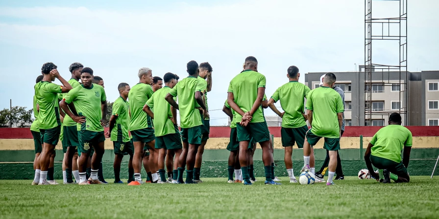 A delegação tricolor deverá seguir nas próximas horas para o compromisso pela competição nacional