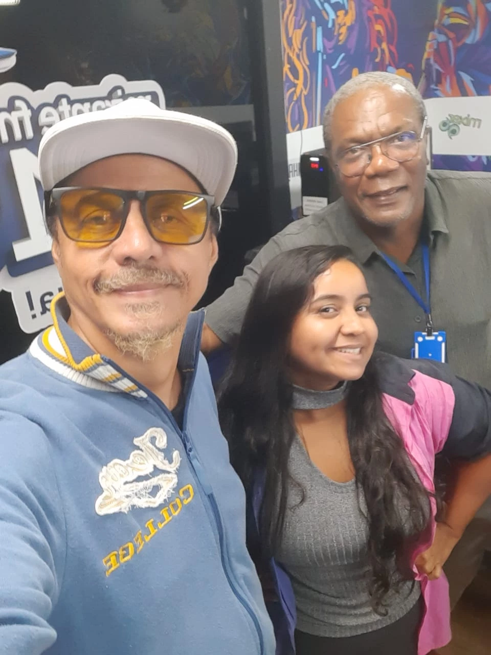 Beto Ehong e Val Cor participam do Plugado, na Mirante FM, pra falar do Festnias. Foto; Divulgação