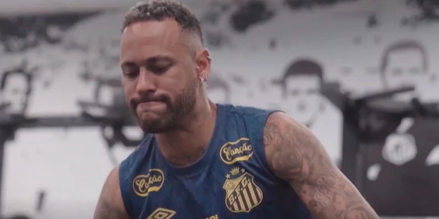 O atacante Neymar durante treino do Santos.