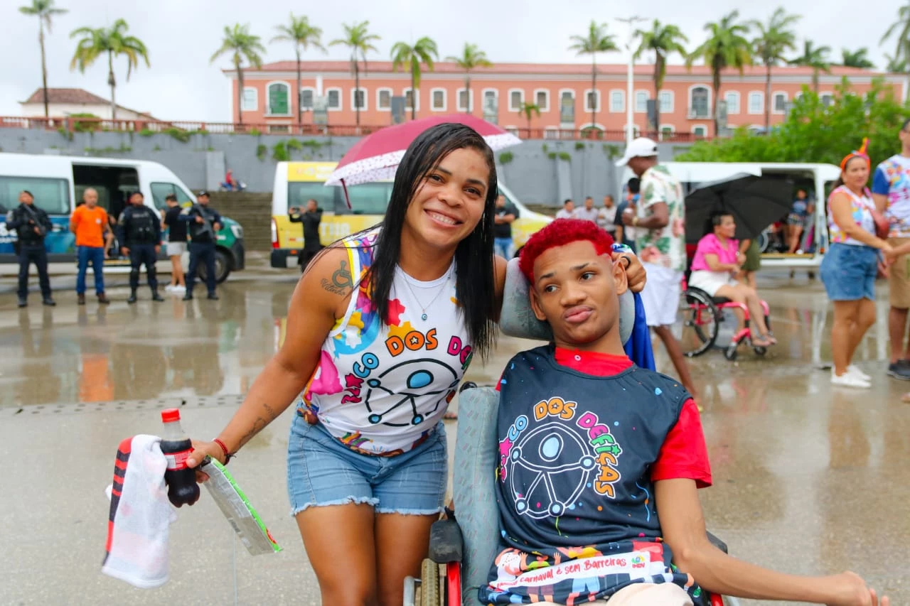 'Bloco dos Defiças' aconteceu nesse sábado (8), na Praça das Mercês, e garantiu a diversão de diversos foliões. (Foto: Divulgação)
