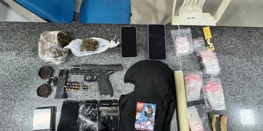 A investigação que desencadeou a ação apura a participação dos suspeitos em crimes como tráfico de drogas, associação para o tráfico, roubo e, pelo menos, três homicídios.