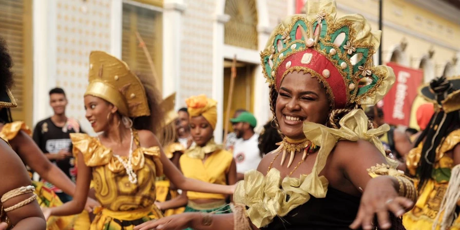 Nesta sexta-feira (14), apresentam-se 14 blocos afros.