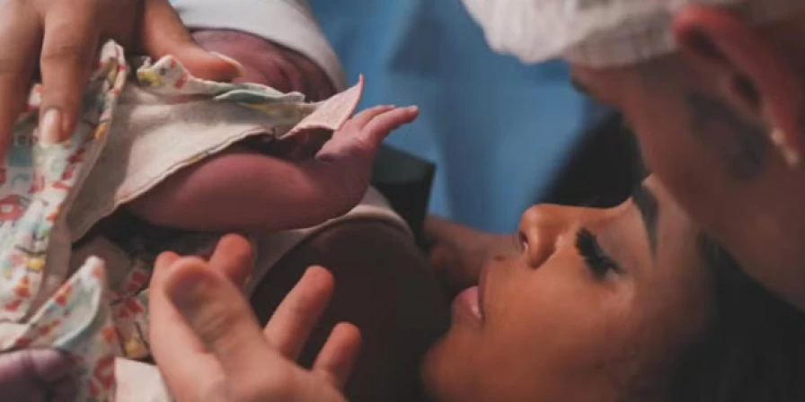 MC Daniel e Lorena Maria celebraram a chegada de seu primeiro filho, Rás.