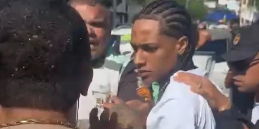 O artista tentou escapar de uma abordagem policial.