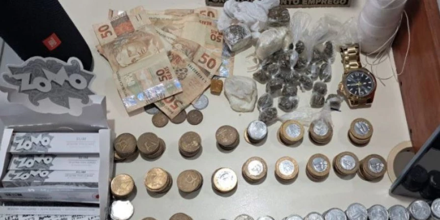 Material apreendido pela polícia.