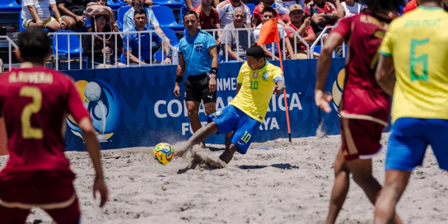 O maranhense Datinha deixou a sua marca em goleada do Brasil contra a Venezuela.