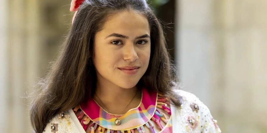 Bia aceita trocar o colar de joias por sua falsa réplica e acusar Beatriz.