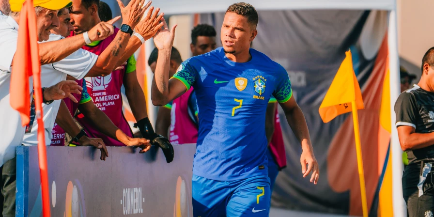 Edson Hulk, pivô da Seleção Brasileira de Beach Soccer.