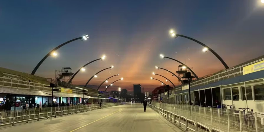 Águia de Ouro , Império de Casa Verde, Mocidade Alegre e Estrela do Terceiro Milênio também desfilaram na noite desse sábado.