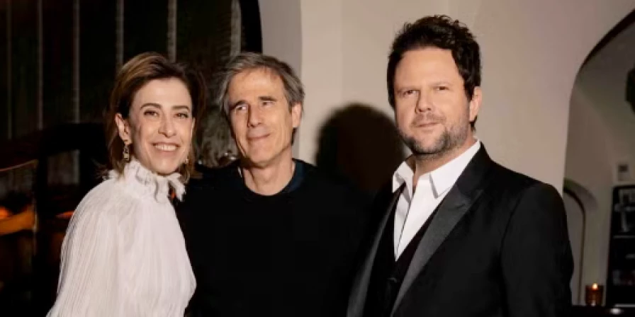 Fernanda Torres, Walter Salles e Selton Mello em jantar promovido pela Globo.