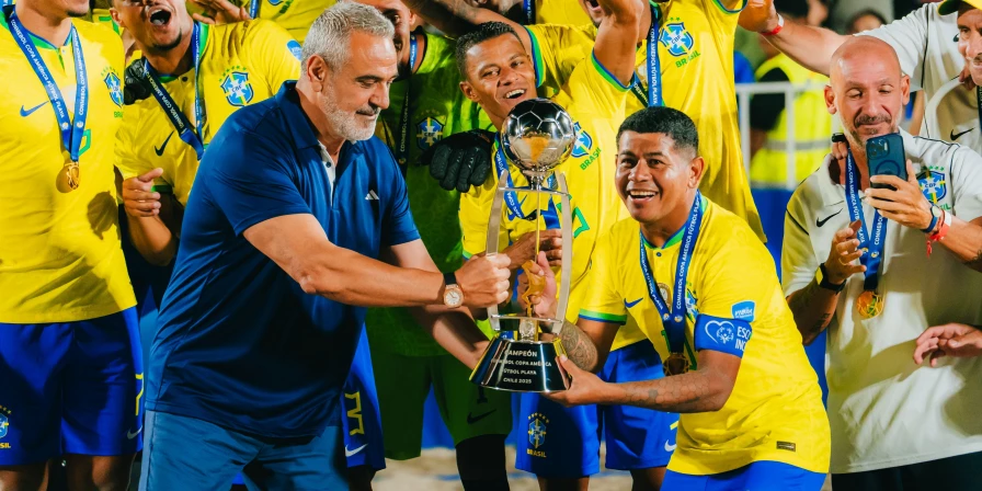 O ala maranhense Datinha conquistou mais um título com a Seleção Brasileira de Beach Soccer.