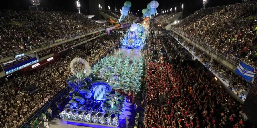 Desfiles das escolas de samba do Rio foram finalizados na madrugada desta quarta-feira (5)