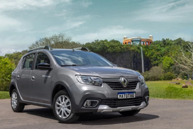 O Stepway ofereceu motorizações de 1.0 e 1.6, destacando-se pelo consumo eficiente, espaço interno e preço competitivo. (Foto: Divulgação)