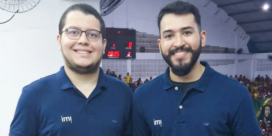 O comentarista Gustavo Arruda e o narrador Clauber Vinicius formam a equipe de transmissão do Imirante para a LBF 2025.