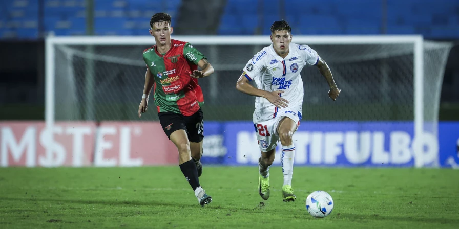 Lance da partida entre Boston River e Bahia, pela Copa Libertadores.