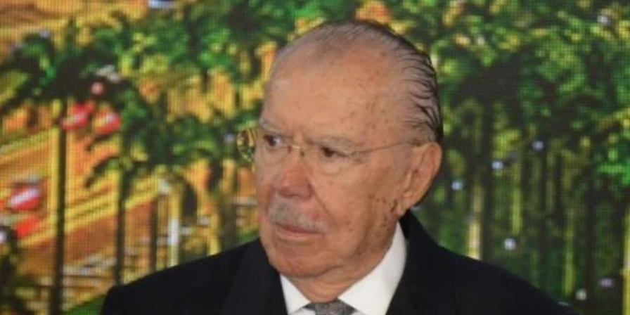 José Sarney conduziu o país no processo de redemocratização