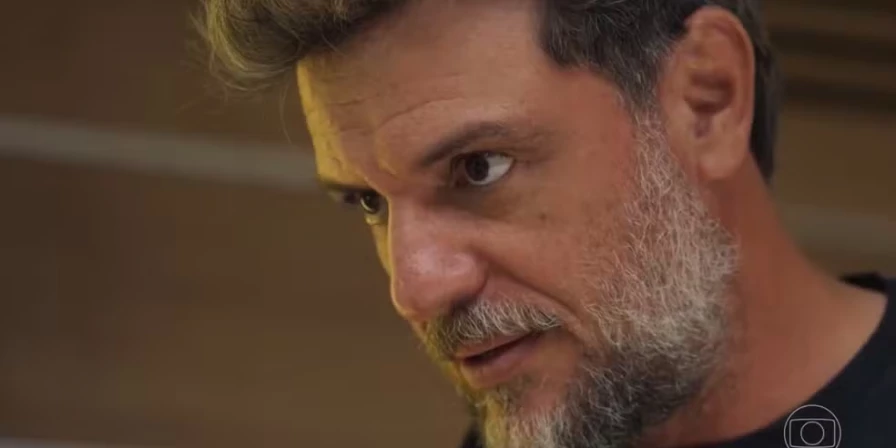 Molina (Rodrigo Lombardi) vai levar um golpe em Mania de Você
