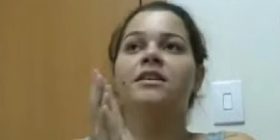 No vídeo, Nataly Helen Martins Pereira, de 25 anos, afirmou que cavou o buraco no quintal da casa dela, onde enterrou o corpo de Emelly Azevedo Sena, de 16 anos.
