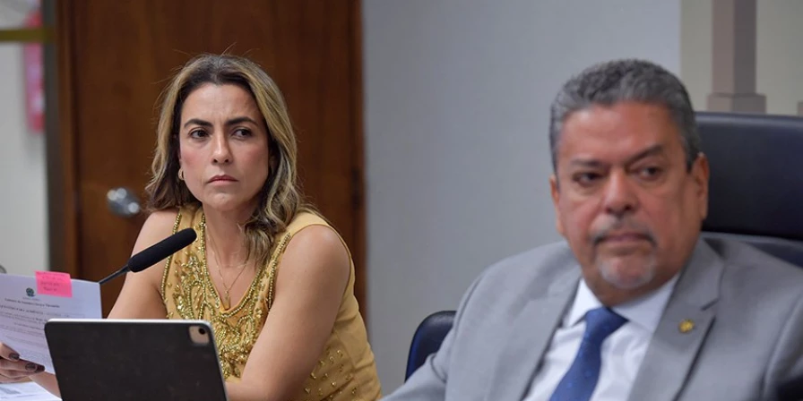 Os senadores Soraya Thronicke e Dr. Hiran em reunião da CPI das Bets
