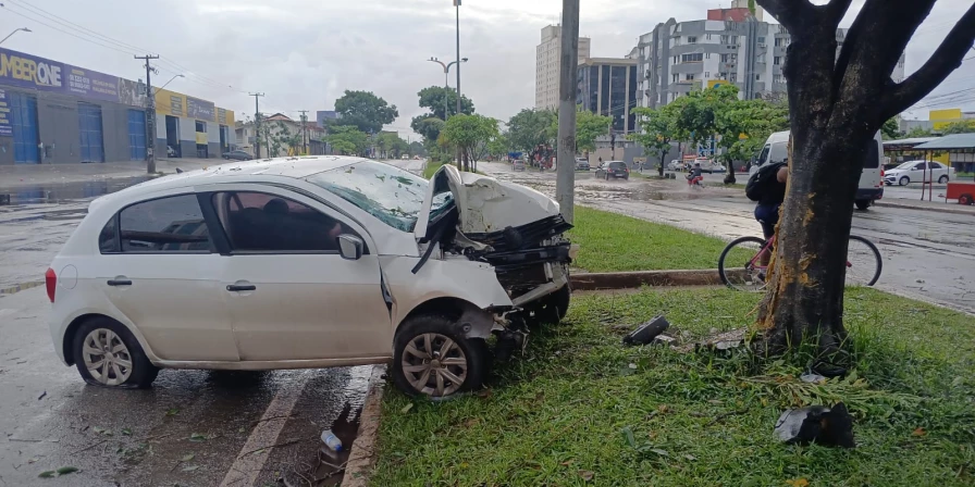Acidente na Av. Senador Vitorino Freite.