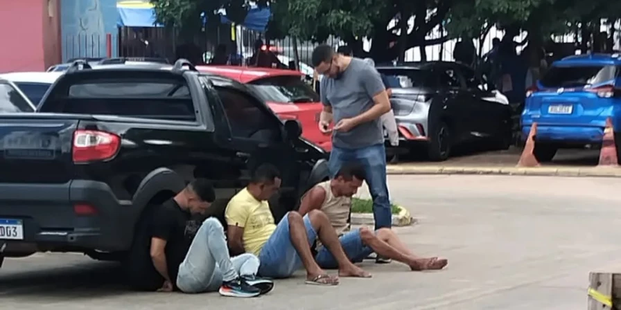Os suspeitos estão sendo ouvidos na Delegacia de Roubos e Furtos.