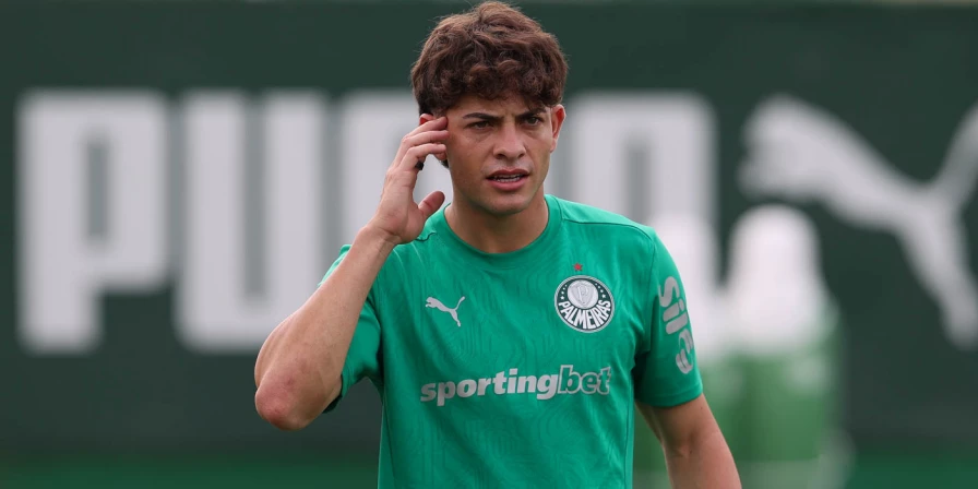 Giay, lateral-direito do Palmeiras.