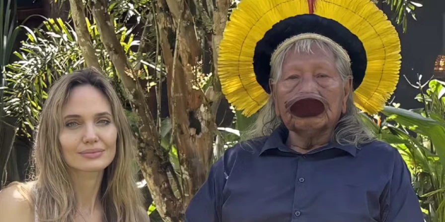 Angelina Jolie no Brasil: atriz visitou aldeia indígena em Mato Grosso.