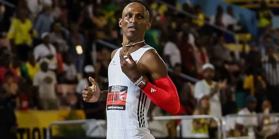 O paulista de São Joaquim da Barra venceu na noite de sexta-feira (4) os 400 metros com barreiras na abertura do Grand Slam Track de atletismo de Kingston (Jamaica), com o tempo de 47s61.