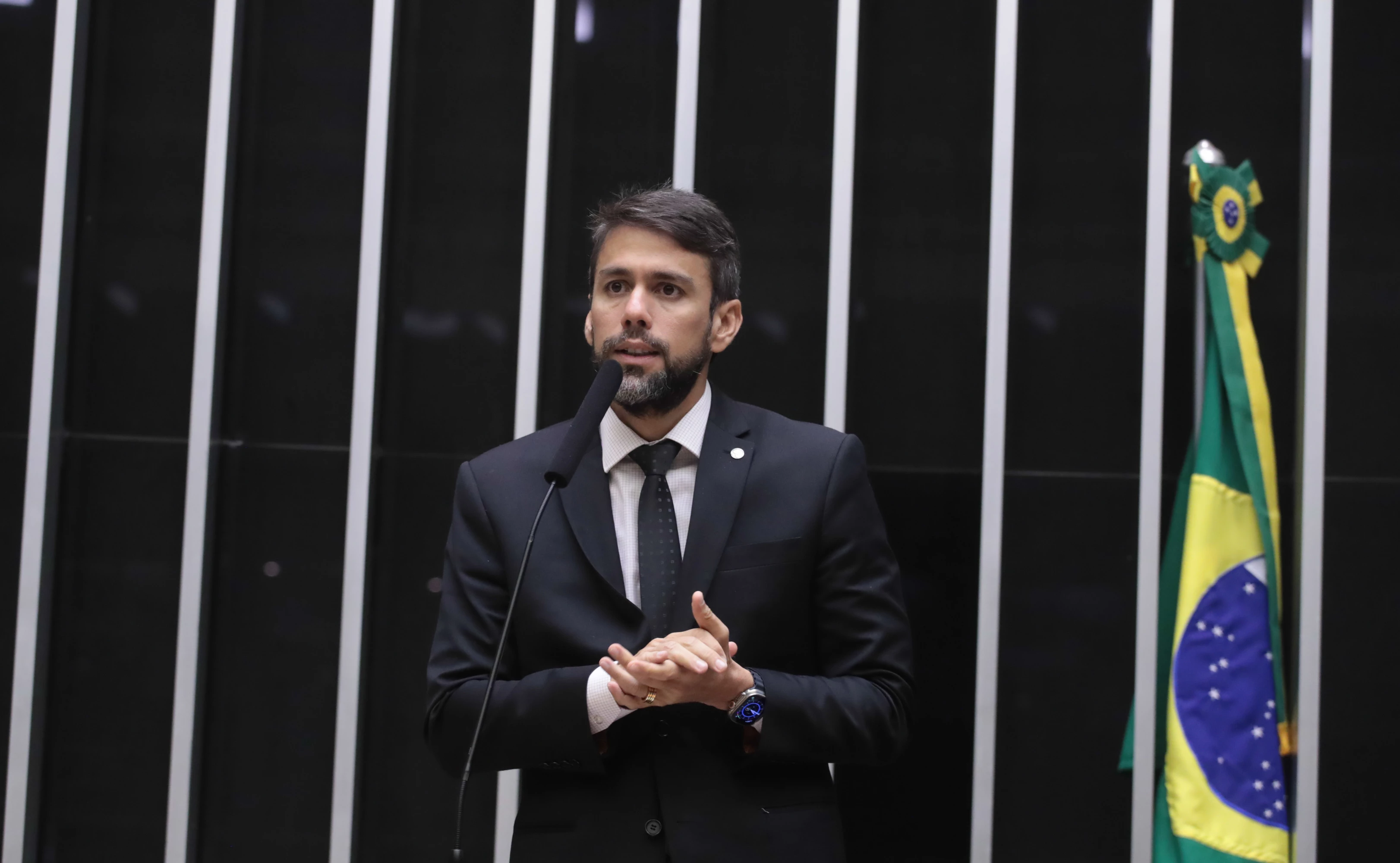 Aeronave que transportava o deputado federal Pedro Lucas Fernandes realizou pouso de emergência em Santa Luzia. Ninguém ficou ferido.