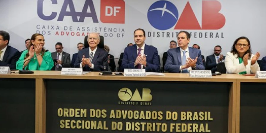 Sarney recebeu homenagem na OAB