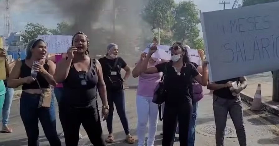 A categoria alega atrasos de quatro meses nos salários. (Foto: reprodução / redes sociais)