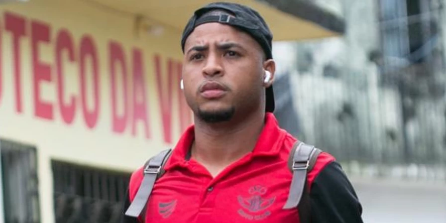 Luis Lipek foi dispensado do elenco do Moto Club.