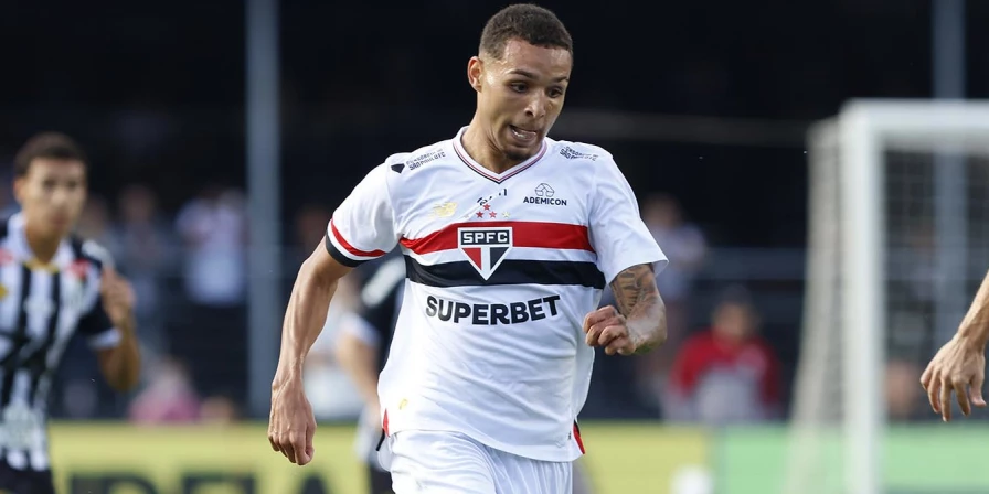 Matheus Alves, meia do São Paulo.