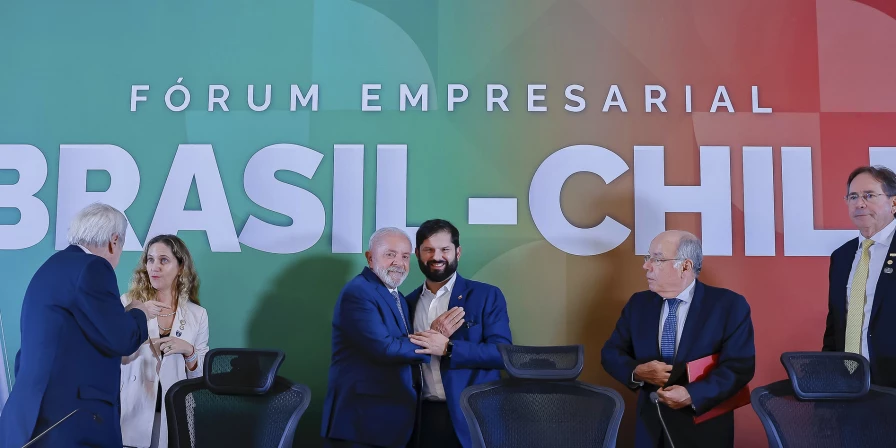 O presidente Lula e Gabriel Boric, presidente do Chile.